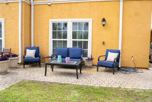 Summer Special, Lux 4BR House Sleeps 12, Pool, Elevator, King bed photo 70