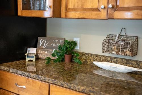 Summer Special, Lux 4BR House Sleeps 12, Pool, Elevator, King bed photo 76