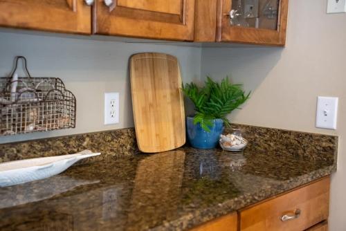 Summer Special, Lux 4BR House Sleeps 12, Pool, Elevator, King bed photo 77