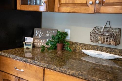 Summer Special, Lux 4BR House Sleeps 12, Pool, Elevator, King bed photo 78
