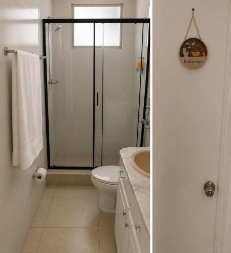 a bathroom with a shower and a toilet and a sink at Airhome free shuttle in Panama City
