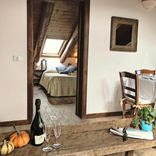 a room with a bed and a table with wine glasses at Casa Tentoni - Guest House in Misano Adriatico