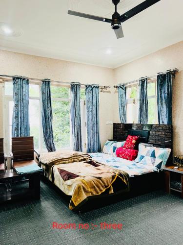 a bedroom with two beds and a window at Aesthetic Homestay in Harganyiwan