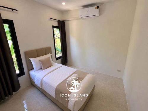 a bedroom with a bed and two windows at Coco Villa in Hinkong
