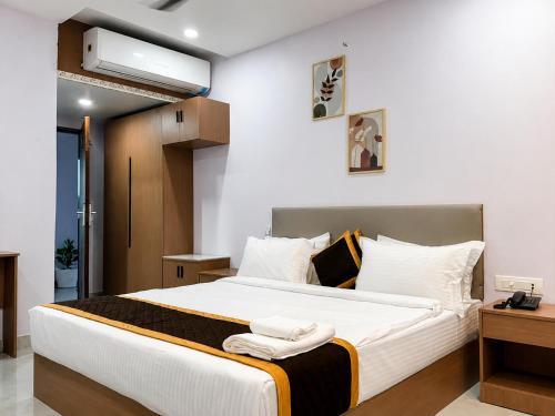 a bedroom with a large bed in a room at Hotel Takasi Heaven in Anakāpalle