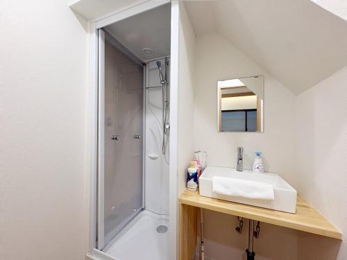Eizawaken 201 Close to Osaka Dome Taisho Station 5 min walk 3 bedrooms 7 people cooking allowed 2 bathrooms direct access to Kansai Airport