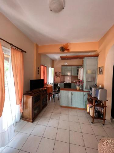 Lithino Apartments · 5min From the Beach