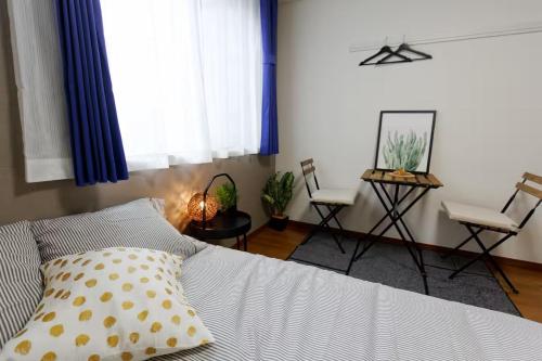 GS102 Ground Floor Open Plan Home Double Bed Private Kitchen and Bath Sleeps 2