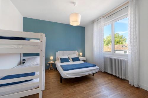 a bedroom with two bunk beds and a window at Gîte la maison du sabotier in Saint-Malo-du-Bois