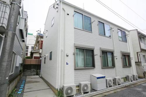 GS103 Ground Floor Couple Retreat Easy Airport Access Private Kitchen and Bath Sleeps 2