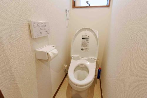 GS103 Ground Floor Couple Retreat Easy Airport Access Private Kitchen and Bath Sleeps 2