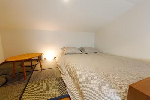 GS201 Cozy Loft Home Double Futon and Single Floor Futon Sleeps 3