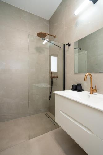 a bathroom with a sink and a shower at Villa Lum - BY Harim in Eilat