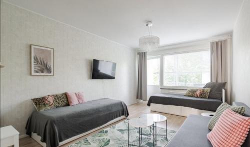 a living room with a couch and a table at Perheasunto keskustassa in Tampere