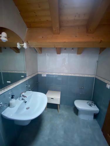a bathroom with a sink and a toilet at Ático Seijas 6 in Tui