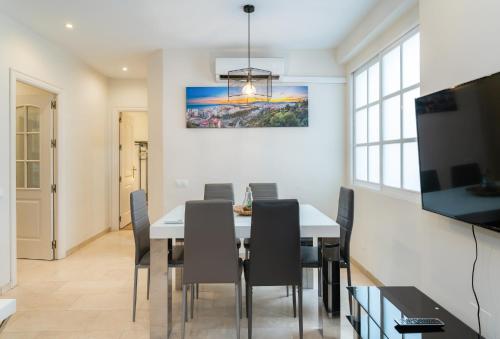 Apartamento Premium junto a la Catedral de Malaga - 3 Habitaciones, Ideal para Familias y Grupos