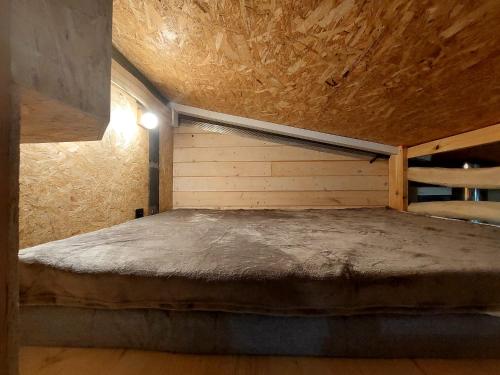 a small bedroom with a bed in a room at Apartament WERANDA in Paplin