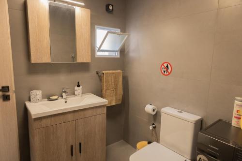 a small bathroom with a sink and a toilet at Casa Berardo in Megara