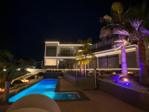 Chalet de lujo- Piscina-gym-sauna y jacuzzy