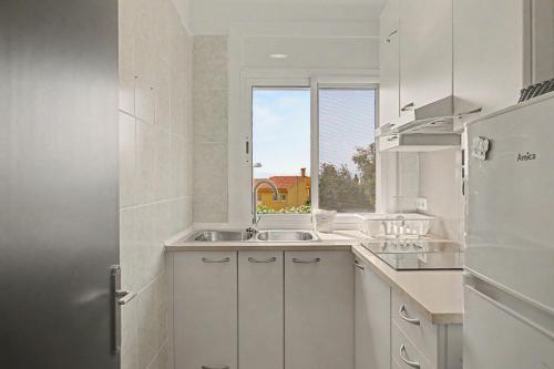 Apartamento con jardín y piscina