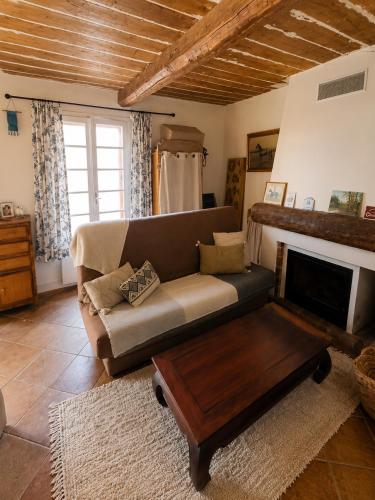 Loue maison de village à Hyères/ les Borrels