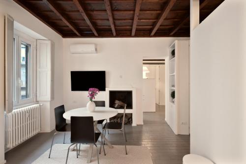 Corso Magenta Historic Apartment