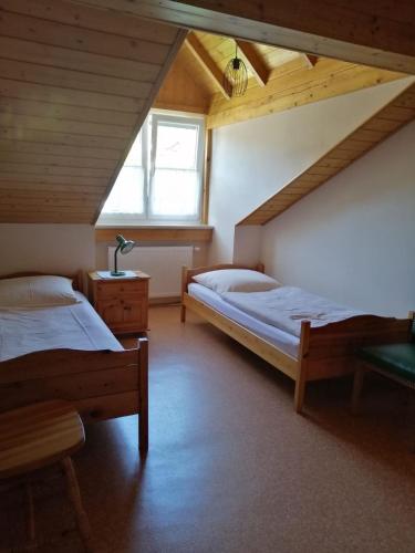 a bedroom with two beds and a window at Ferienwohnung Wiedenhofer in Regenstauf
