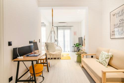 Jess Modern Studio with Balcony & Close to Monastiraki and Gazi