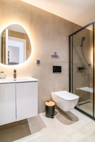 Jess Modern Studio with Balcony & Close to Monastiraki and Gazi