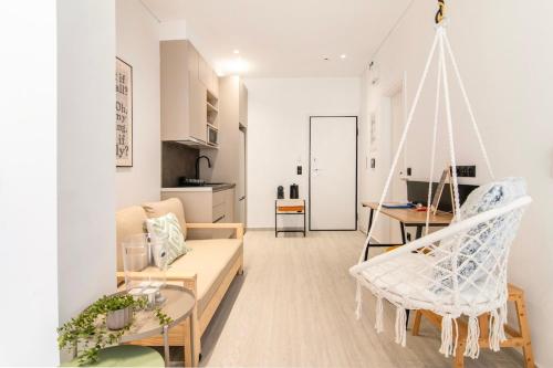 Jess Modern Studio with Balcony & Close to Monastiraki and Gazi