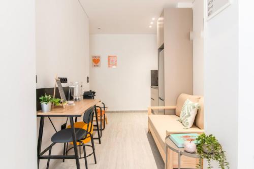 Julie's Studio with Balcony & Close to Monastiraki
