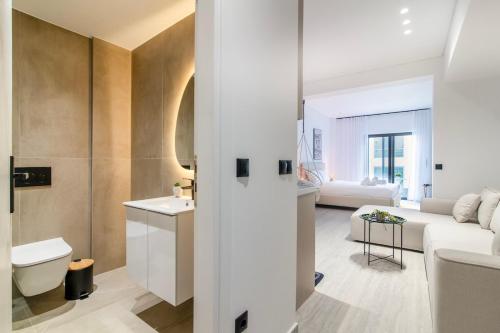 Joe's Studio with Balcony & Close to Monastiraki and main archeological sites