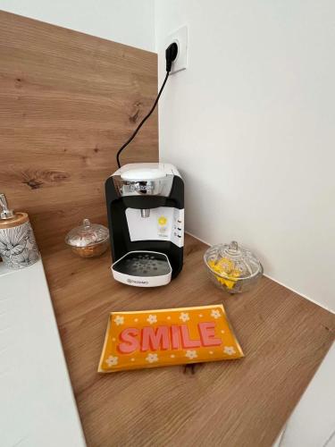 a smile sign sitting on a counter next to a toaster at Le Container accèsPRM in Cognac