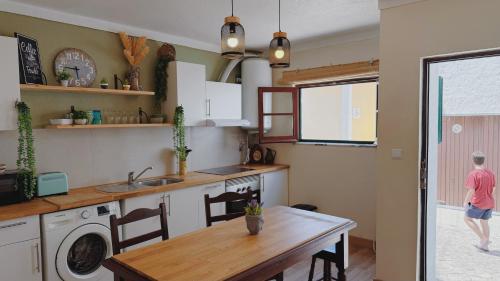 2 Min walk to Beach- Sunny Terrace & BBQ