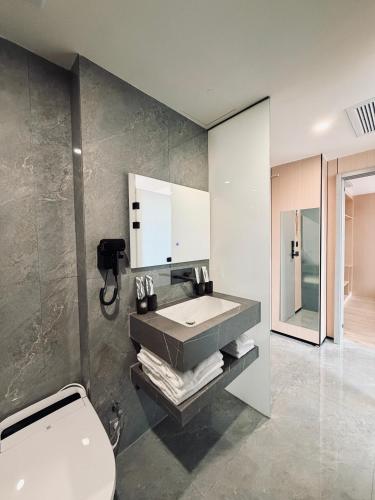 a bathroom with a white toilet and a sink at Hotel Nueva Europa Valencia in Valencia