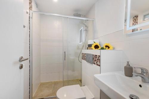 a bathroom with a shower and a toilet and a sink at Apartment Melody in Oberkochen