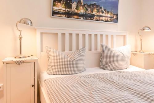 a bedroom with a bed with checkered pillows at Ferienwohnung Onkel Toms Hütte in Scharbeutz