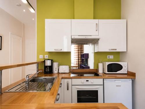 Barla 3 - a spacious one bedroom apartment near Place Garibaldi