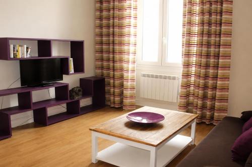 Barla 3 - a spacious one bedroom apartment near Place Garibaldi
