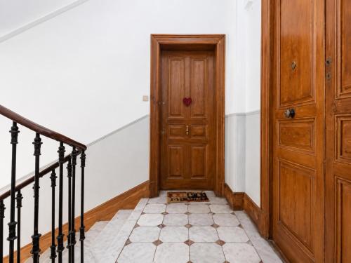 Barla 3 - a spacious one bedroom apartment near Place Garibaldi