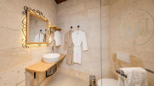 a bathroom with a sink and a mirror at Duven Hotel Cappadocia in Uçhisar