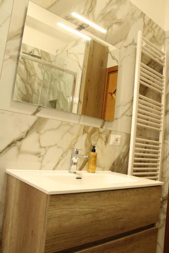 a bathroom with a sink and a mirror at Guest House Scarlatti in Battipaglia