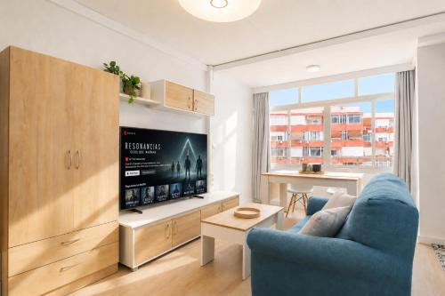 Encantador Estudio con Piscina, Parking, Gran TV y AC, centro ciudad