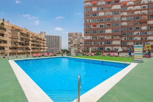 Encantador Estudio con Piscina, Parking, Gran TV y AC, centro ciudad