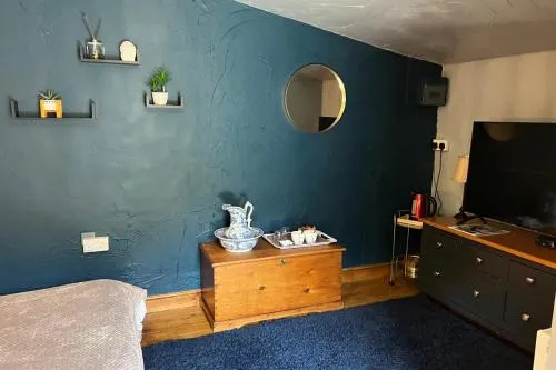 Overdale Guesthouse and Free Parking photo 54
