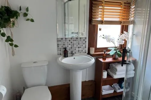 Overdale Guesthouse and Free Parking photo 61