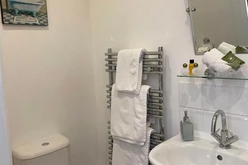 Overdale Guesthouse and Free Parking photo 17