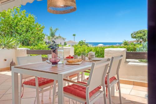 Sunset Golf Garden Retreat
