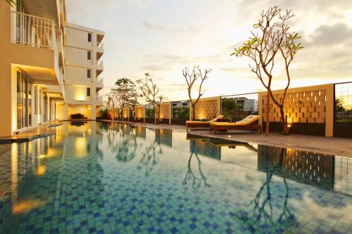 a swimming pool in the middle of a building at Paragon Hotel Seminyak in Seminyak