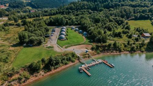 an aerial view of a dock on a lake at Aqua Glamp in Jaszczurowa